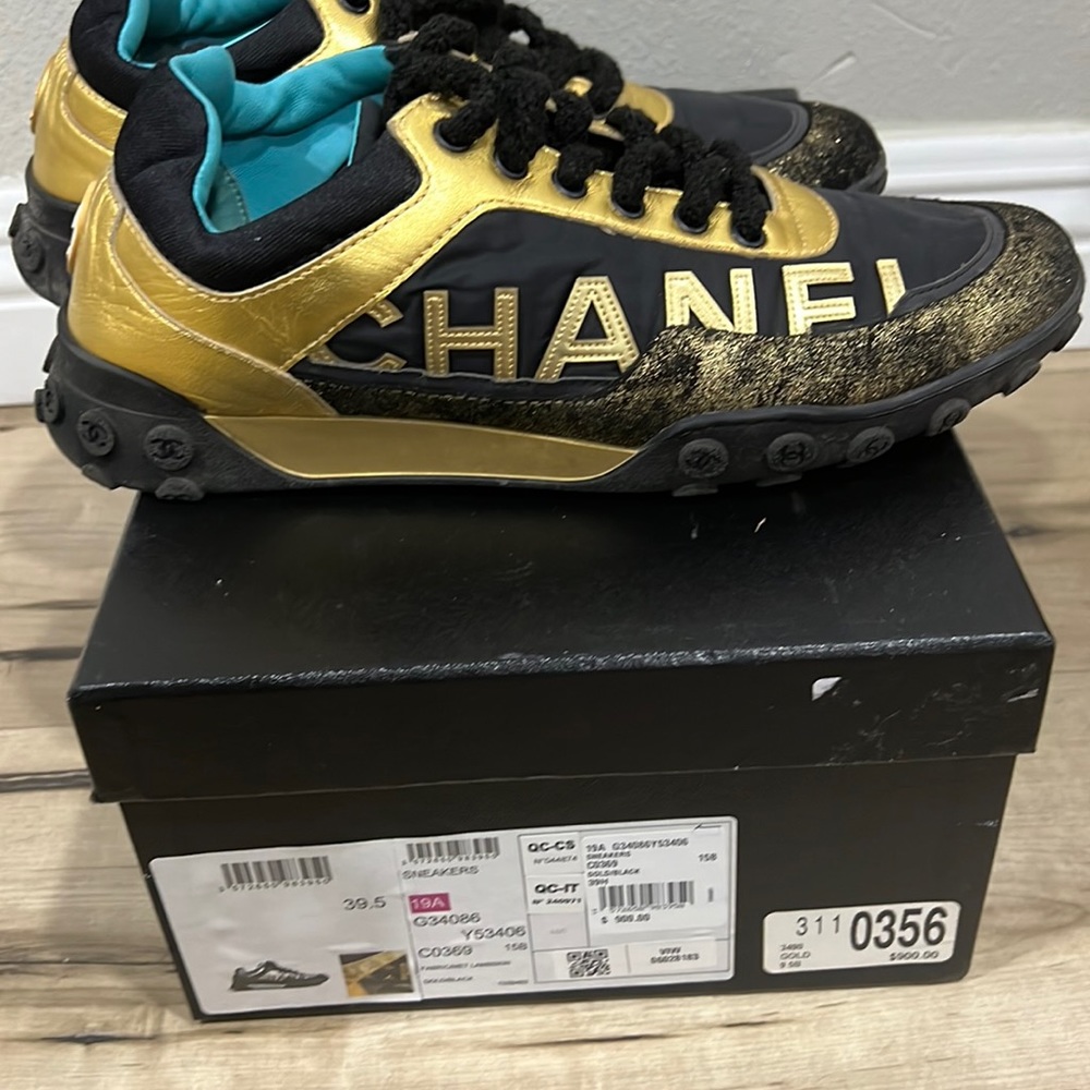 COPY - Chanel sneakers very cute, worn comes with original box